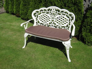 Love seat bench in cast alumimium